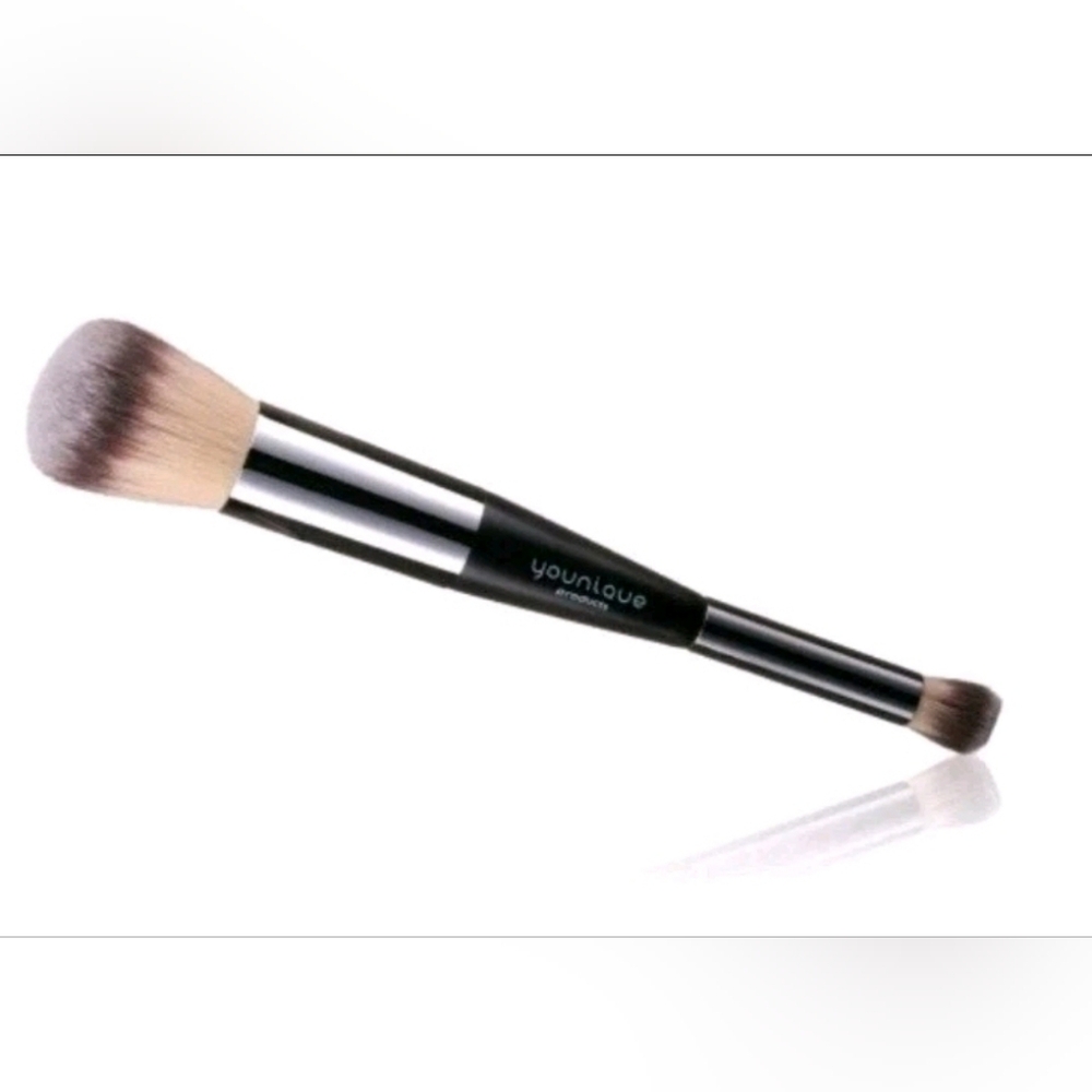 Younique -  Powder / Concealer Brush - NEW